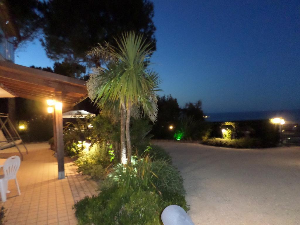 Bed And Breakfast " Il Tesoro Di Mario " Falconara Marittima Exterior photo