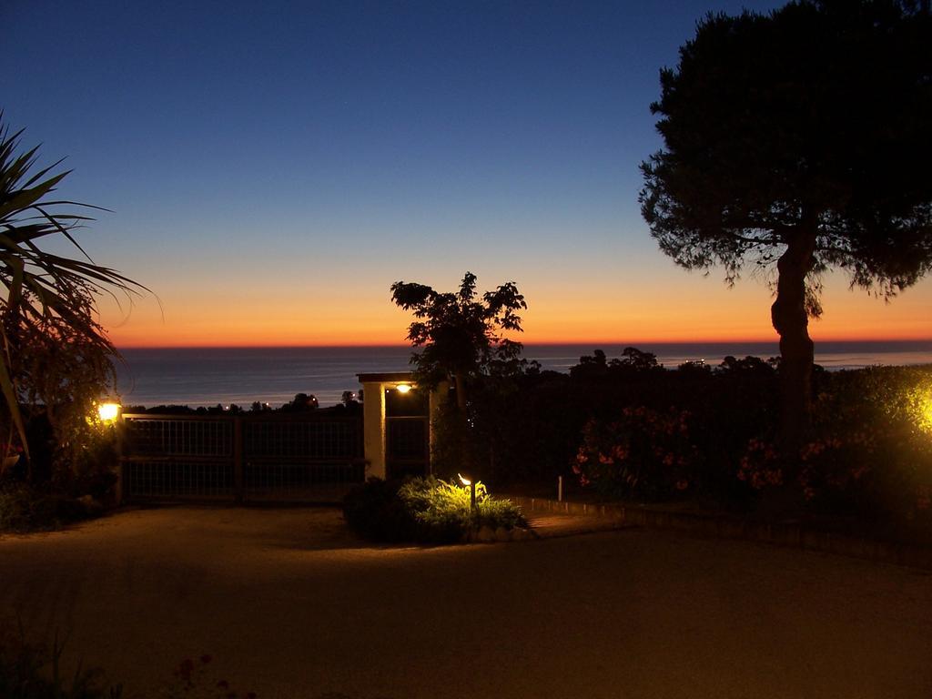 Bed And Breakfast " Il Tesoro Di Mario " Falconara Marittima Exterior photo