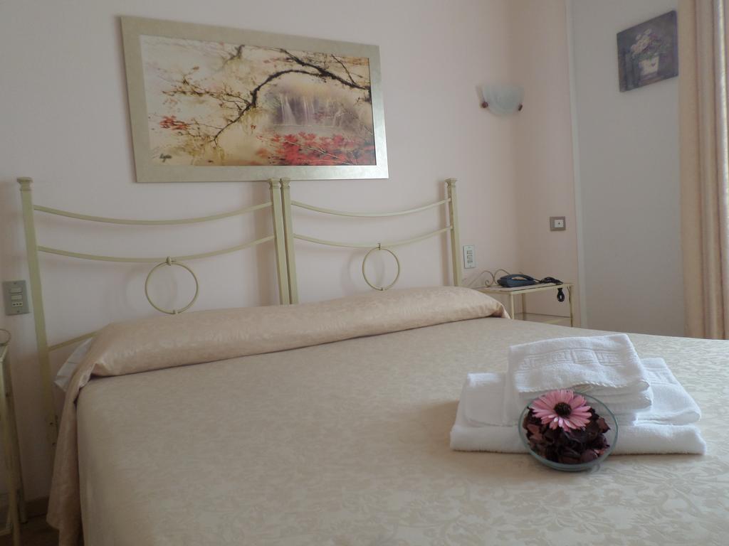 Bed And Breakfast " Il Tesoro Di Mario " Falconara Marittima Exterior photo